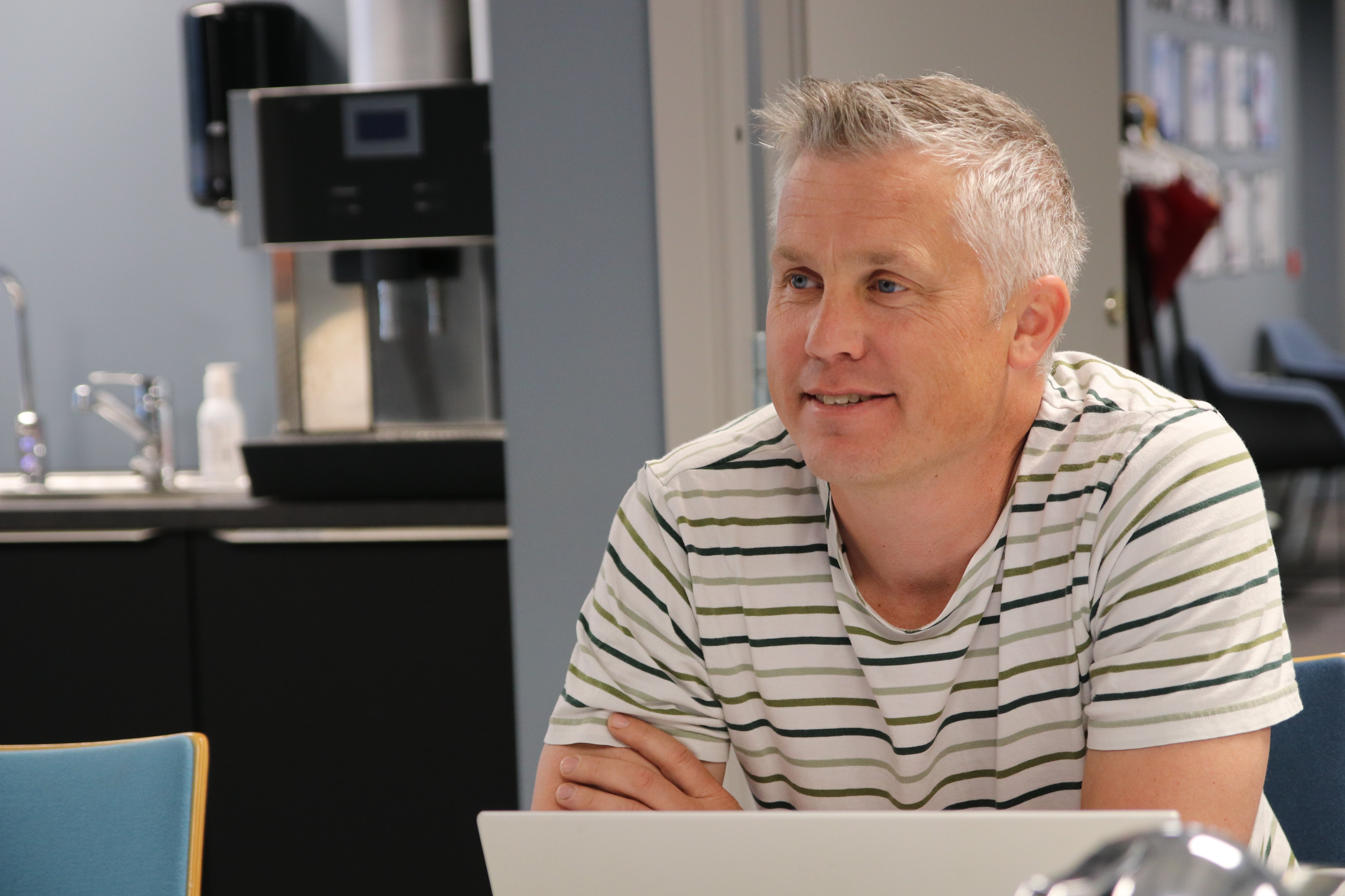 Lars Håvard tenker og smiler